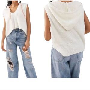 BDG Hooded white striped slouchy Sweater Vest  Size M Knit layering